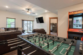 3BR Walk-In Near Silver Dollar City - Game Room - Pool - FREE TICKETS INCLUDED - RR93A